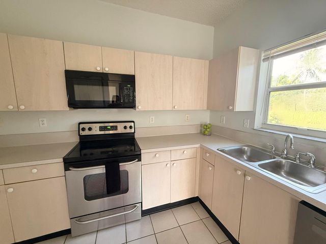 12077 Sunset Point Circle, Wellington, FL 33414