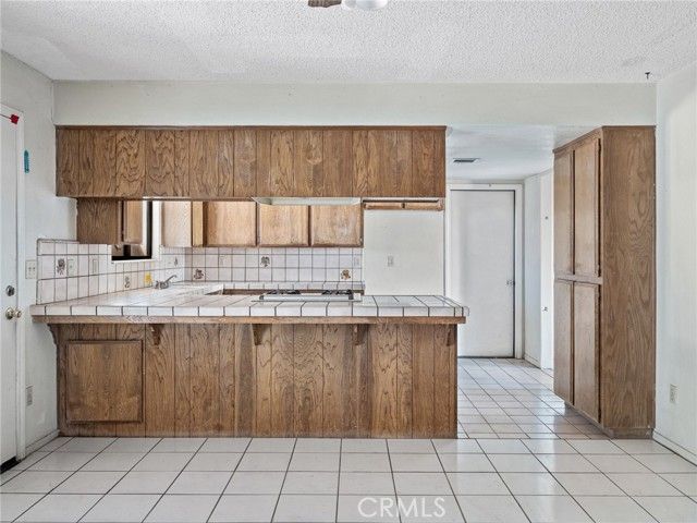 14669 La Brisa, Victorville, CA 92392