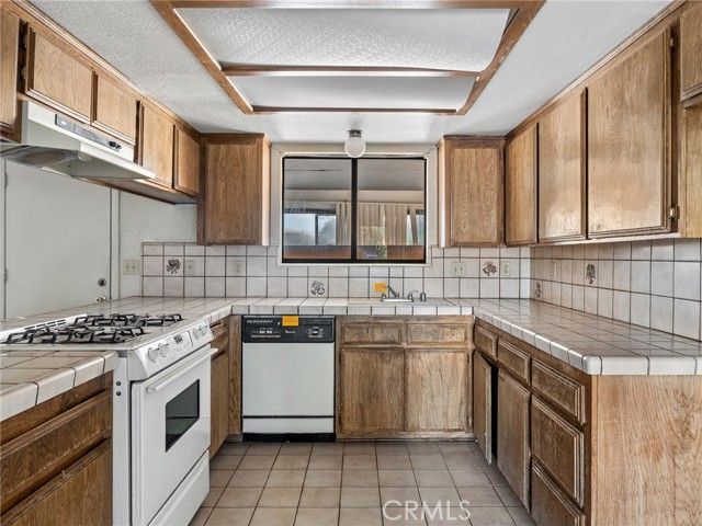 14669 La Brisa, Victorville, CA 92392