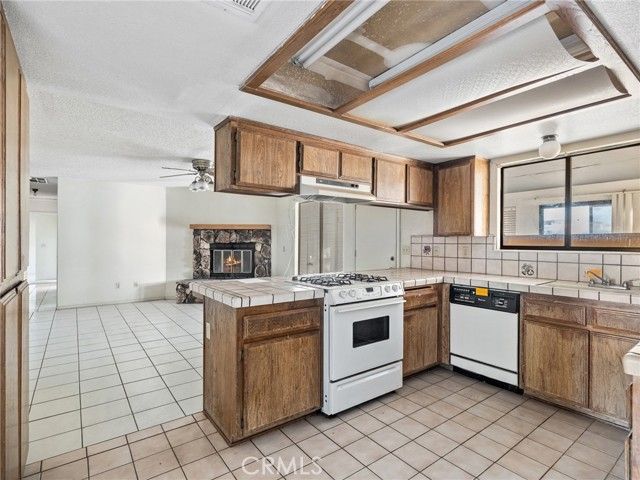 14669 La Brisa, Victorville, CA 92392