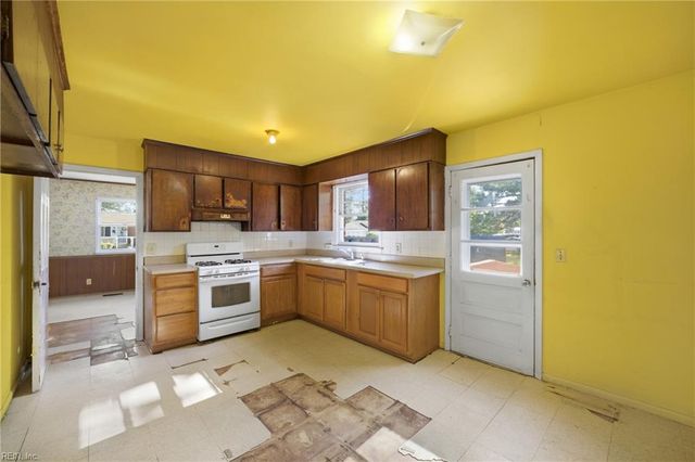 1414 Loren CRES, Portsmouth, VA 23701