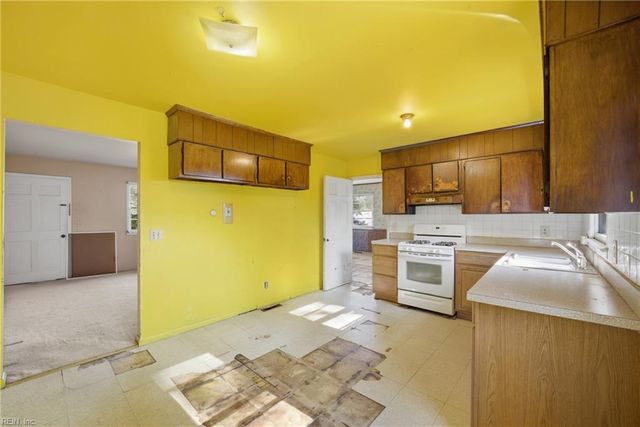 1414 Loren CRES, Portsmouth, VA 23701