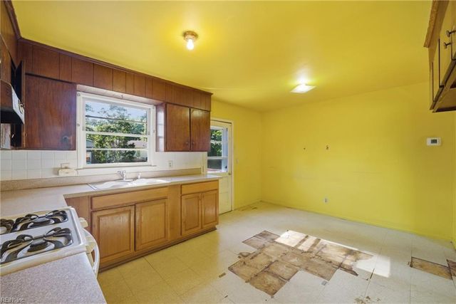 1414 Loren CRES, Portsmouth, VA 23701