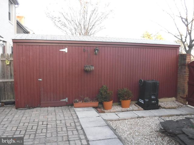 8519 FORRESTER BLVD, Springfield, VA 22152