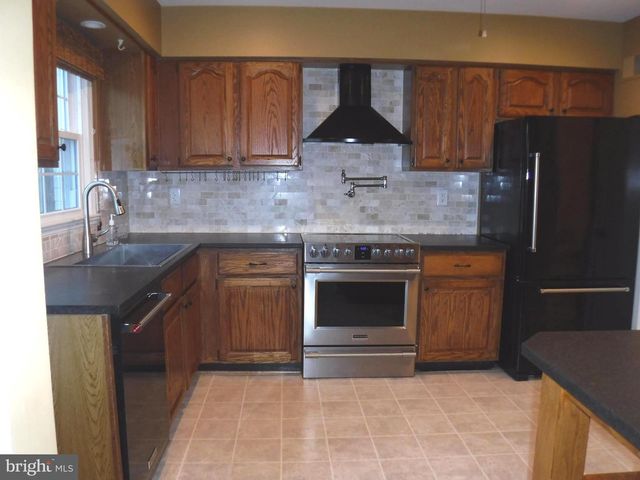 8519 FORRESTER BLVD, Springfield, VA 22152