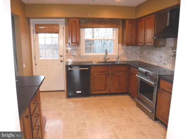 8519 FORRESTER BLVD, Springfield, VA 22152