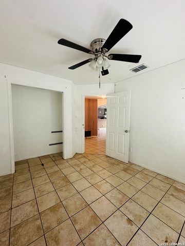 5830 LARKMEADOW DR, San Antonio, TX 78233