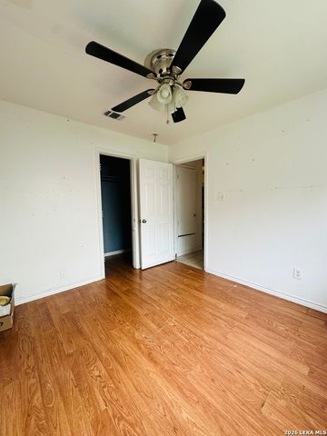 5830 LARKMEADOW DR, San Antonio, TX 78233