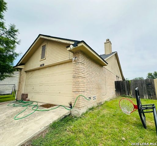 5830 LARKMEADOW DR, San Antonio, TX 78233