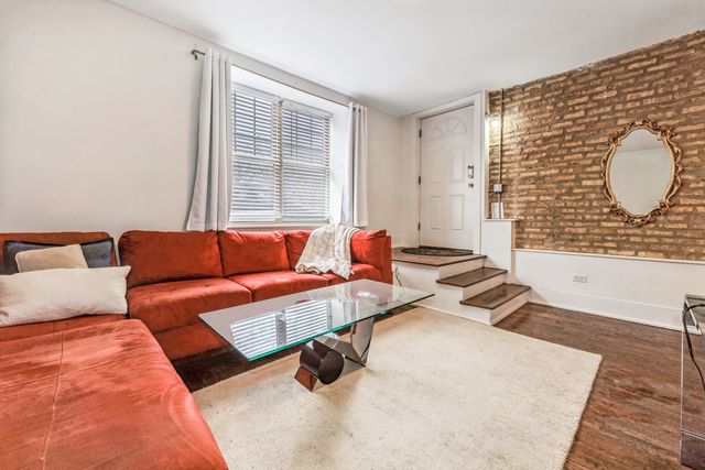 3221 N California Avenue G, Chicago, IL 60618