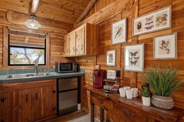 1017 Indian Mound RD, Spicewood, TX 78669