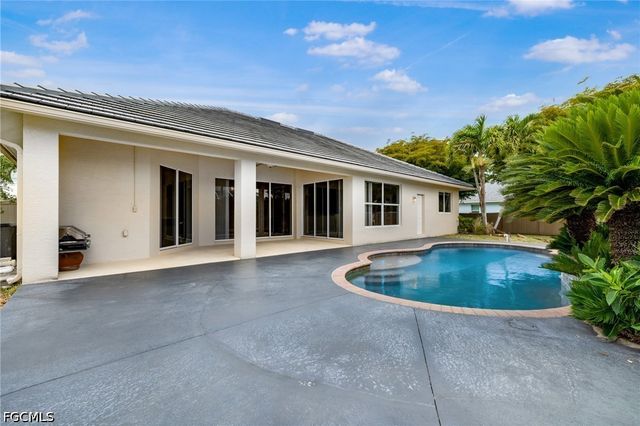 4011 SW 16th PL, Cape Coral, FL 33914