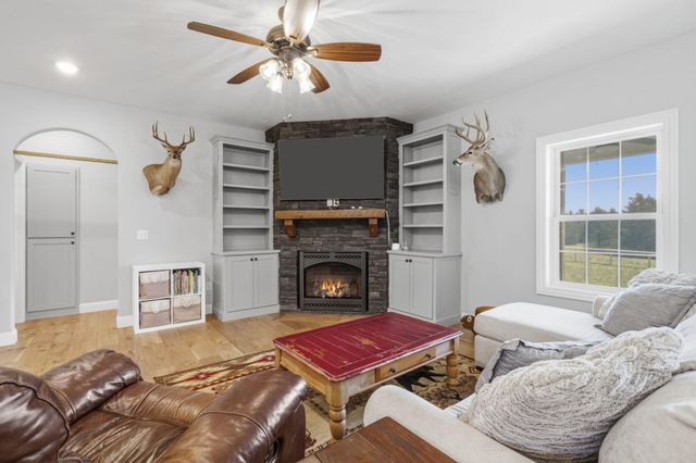 2628 E Farm Road 22, Fair Grove, MO 65648