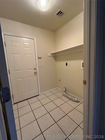 1331 E Bryan Avenue, Sapulpa, OK 74066
