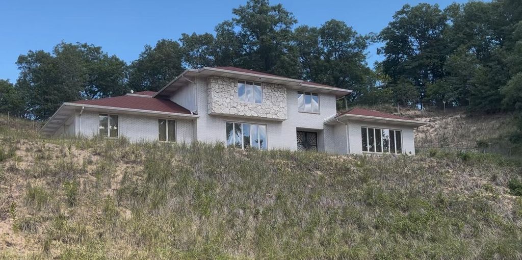 8000 Forest Avenue, Gary, IN 46403