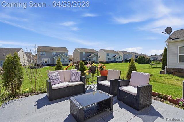 59625 Twin Pines Drive, New Hudson, MI 48165