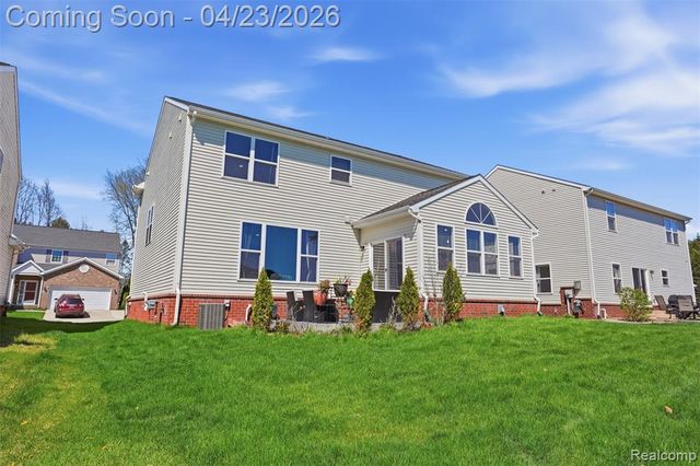 59625 Twin Pines Drive, New Hudson, MI 48165