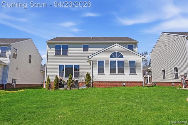 59625 Twin Pines Drive, New Hudson, MI 48165