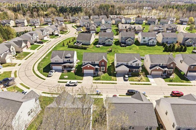 59625 Twin Pines Drive, New Hudson, MI 48165