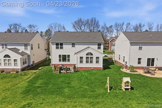 59625 Twin Pines Drive, New Hudson, MI 48165
