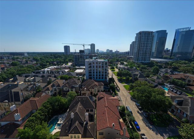 5010 Longmont Drive PH-2, Houston, TX 77056