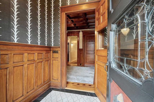 902 S MADISON STREET, Green Bay, WI 54301