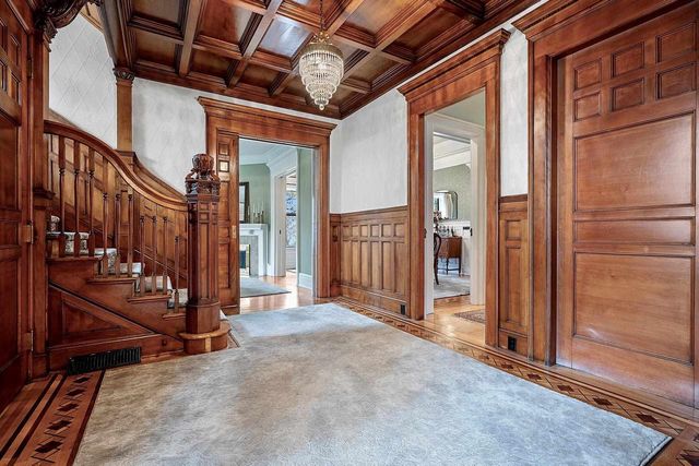 902 S MADISON STREET, Green Bay, WI 54301