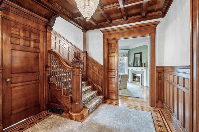 902 S MADISON STREET, Green Bay, WI 54301