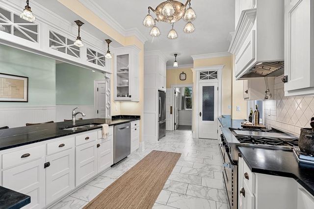 902 S MADISON STREET, Green Bay, WI 54301