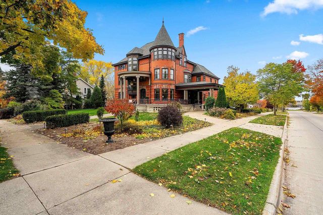 902 S MADISON STREET, Green Bay, WI 54301