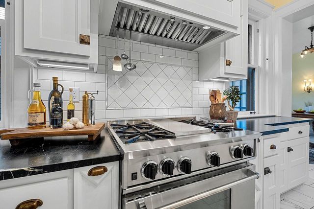 902 S MADISON STREET, Green Bay, WI 54301