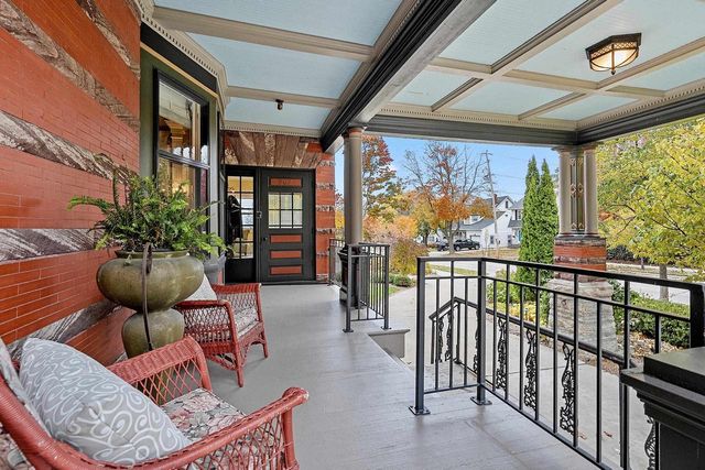 902 S MADISON STREET, Green Bay, WI 54301