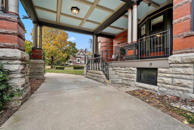 902 S MADISON STREET, Green Bay, WI 54301