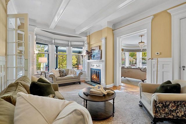 902 S MADISON STREET, Green Bay, WI 54301