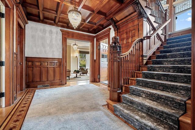 902 S MADISON STREET, Green Bay, WI 54301