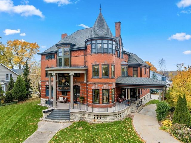 902 S MADISON STREET, Green Bay, WI 54301