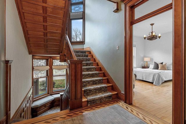 902 S MADISON STREET, Green Bay, WI 54301