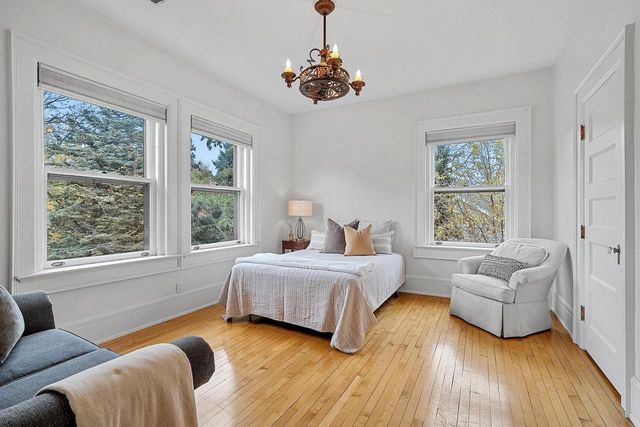 902 S MADISON STREET, Green Bay, WI 54301