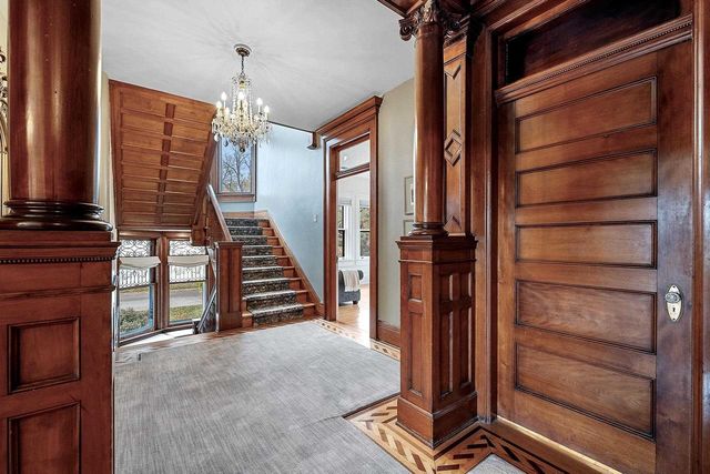 902 S MADISON STREET, Green Bay, WI 54301