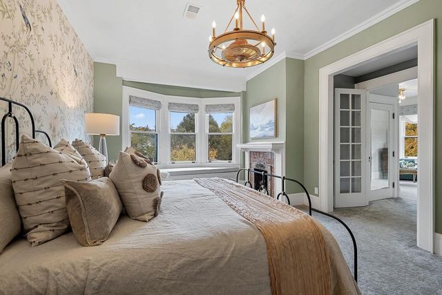 902 S MADISON STREET, Green Bay, WI 54301