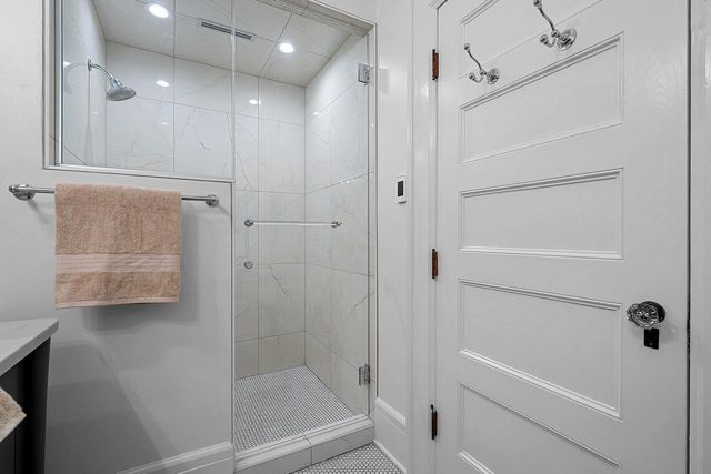 902 S MADISON STREET, Green Bay, WI 54301