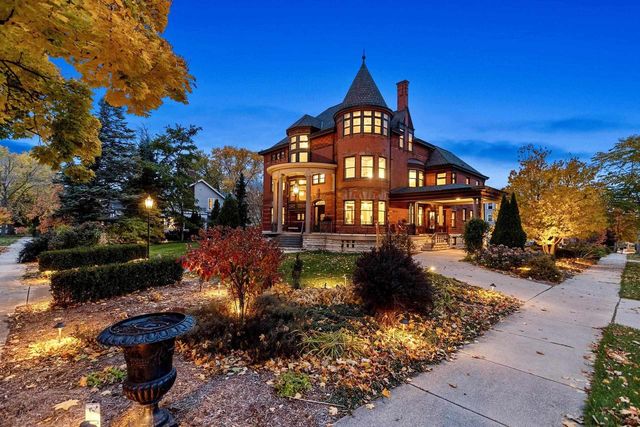 902 S MADISON STREET, Green Bay, WI 54301