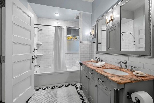 902 S MADISON STREET, Green Bay, WI 54301