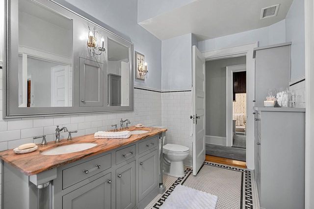 902 S MADISON STREET, Green Bay, WI 54301