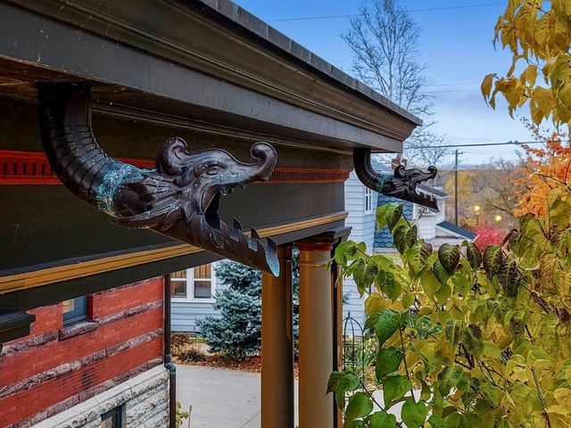 902 S MADISON STREET, Green Bay, WI 54301