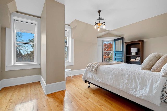 902 S MADISON STREET, Green Bay, WI 54301