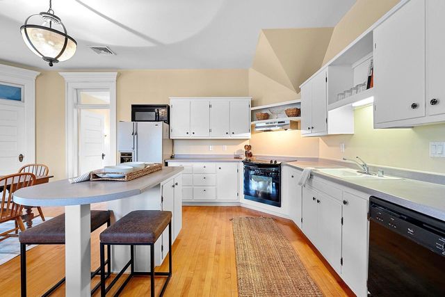 902 S MADISON STREET, Green Bay, WI 54301