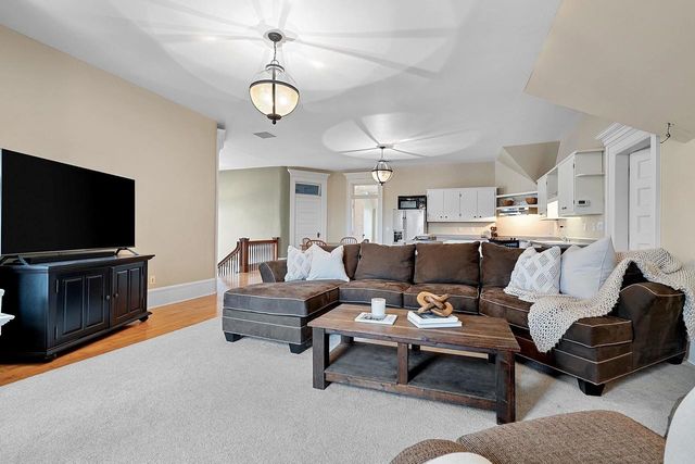 902 S MADISON STREET, Green Bay, WI 54301