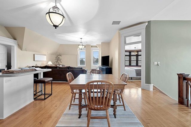 902 S MADISON STREET, Green Bay, WI 54301