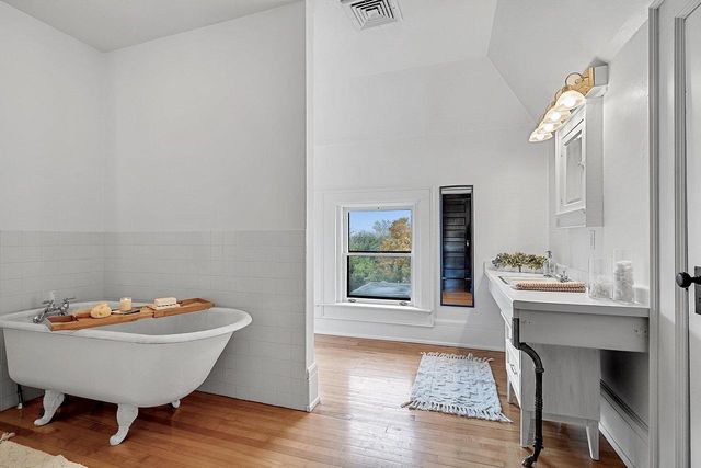 902 S MADISON STREET, Green Bay, WI 54301